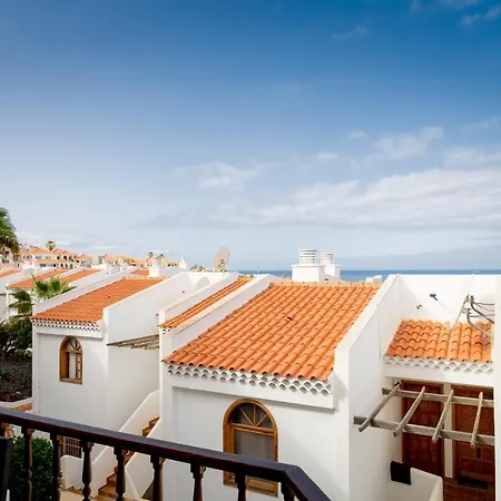 21 C Bouganvillas アデヘ