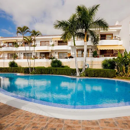 21 C Bouganvillas *