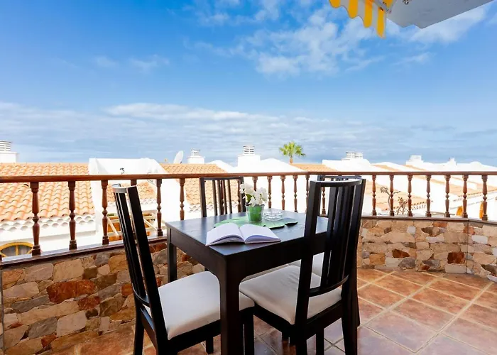 21 C Bouganvillas Apartment