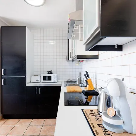 21 C Bouganvillas *